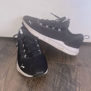 Black Puma Tennis Shoes